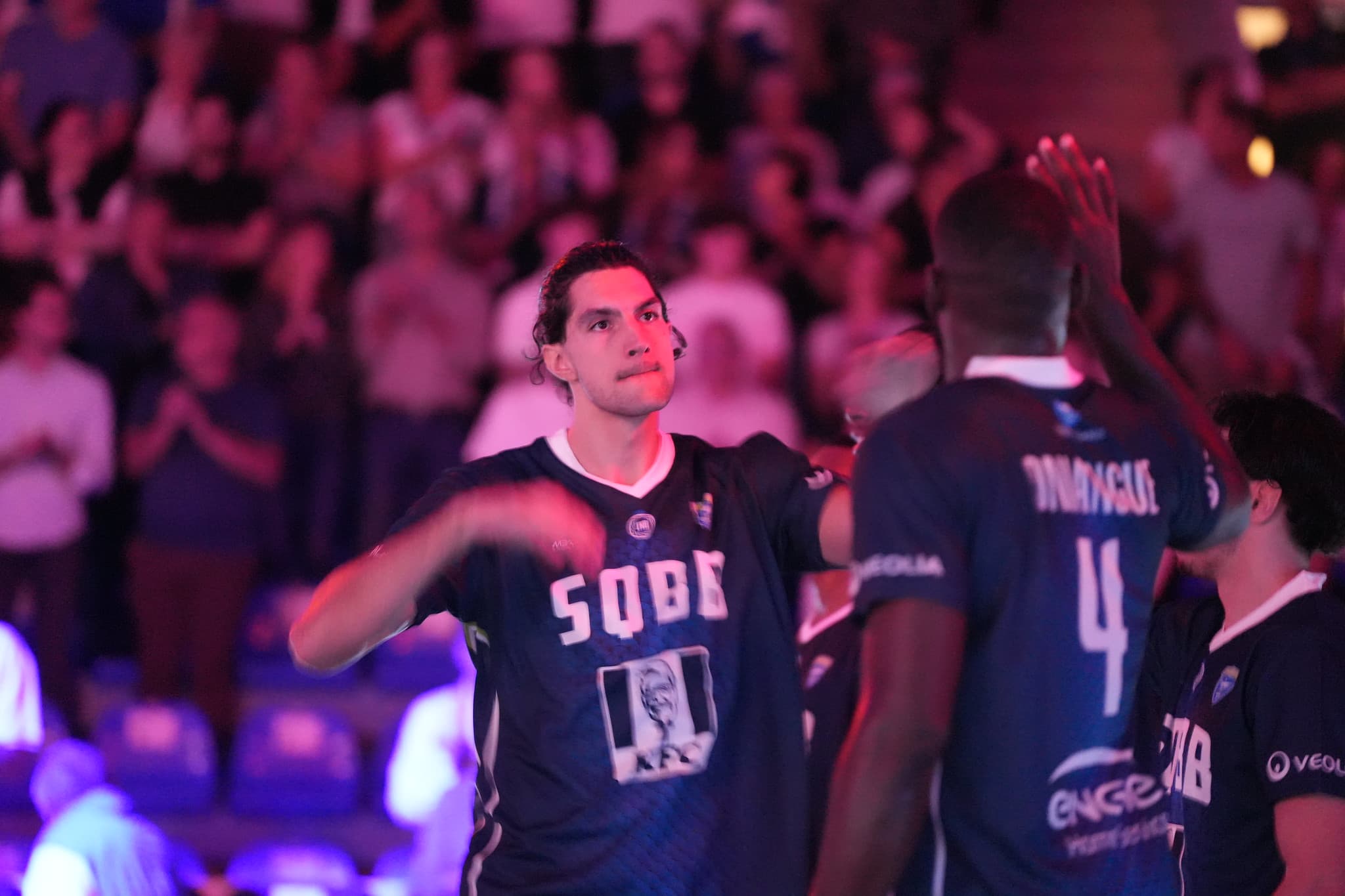 William Pfister attaqué par certains supporters de Saint-Quentin, Giovan Oniangue monte au créneau