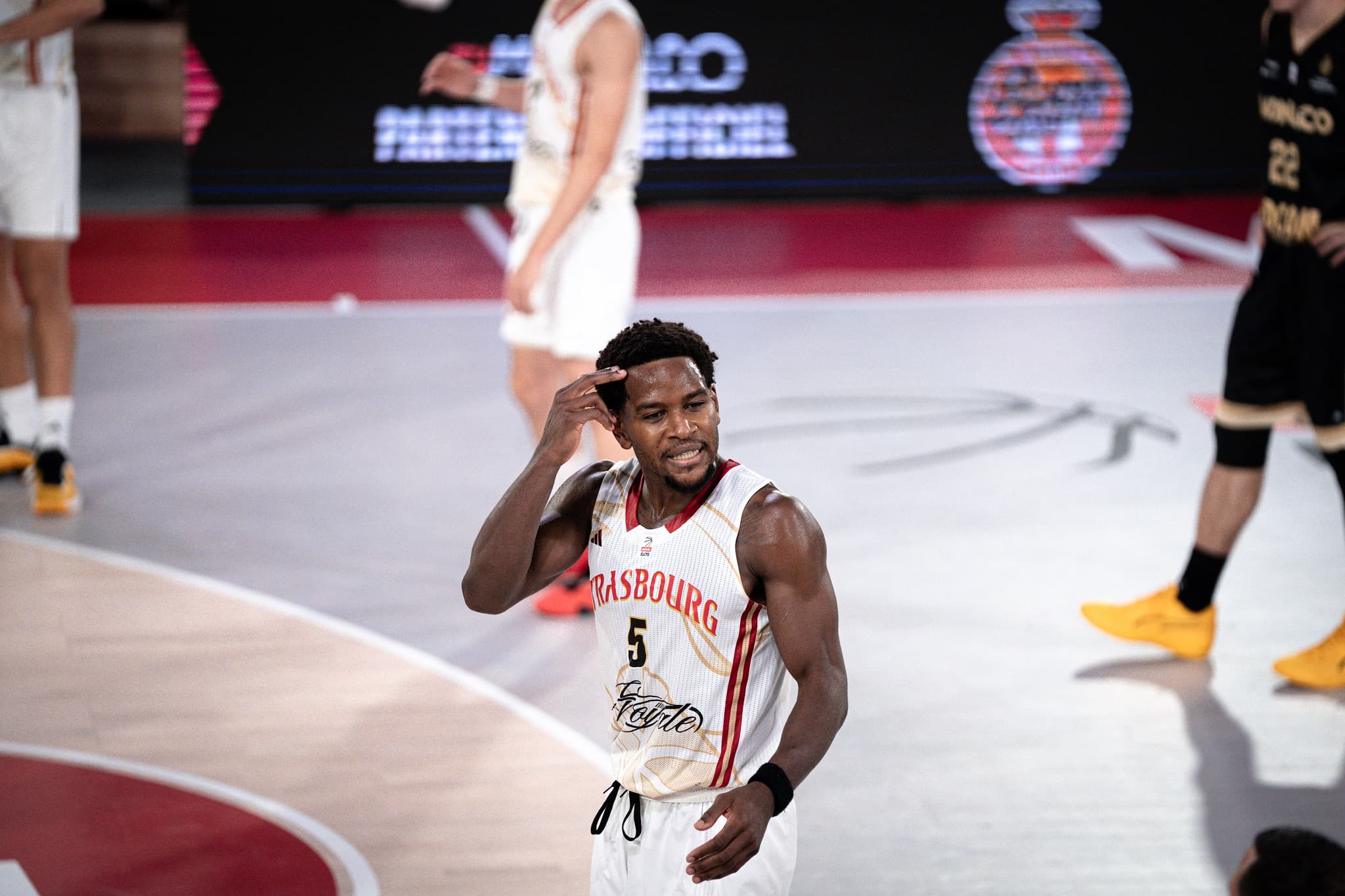 Dominic Artis tente d’oublier Strasbourg en Russie