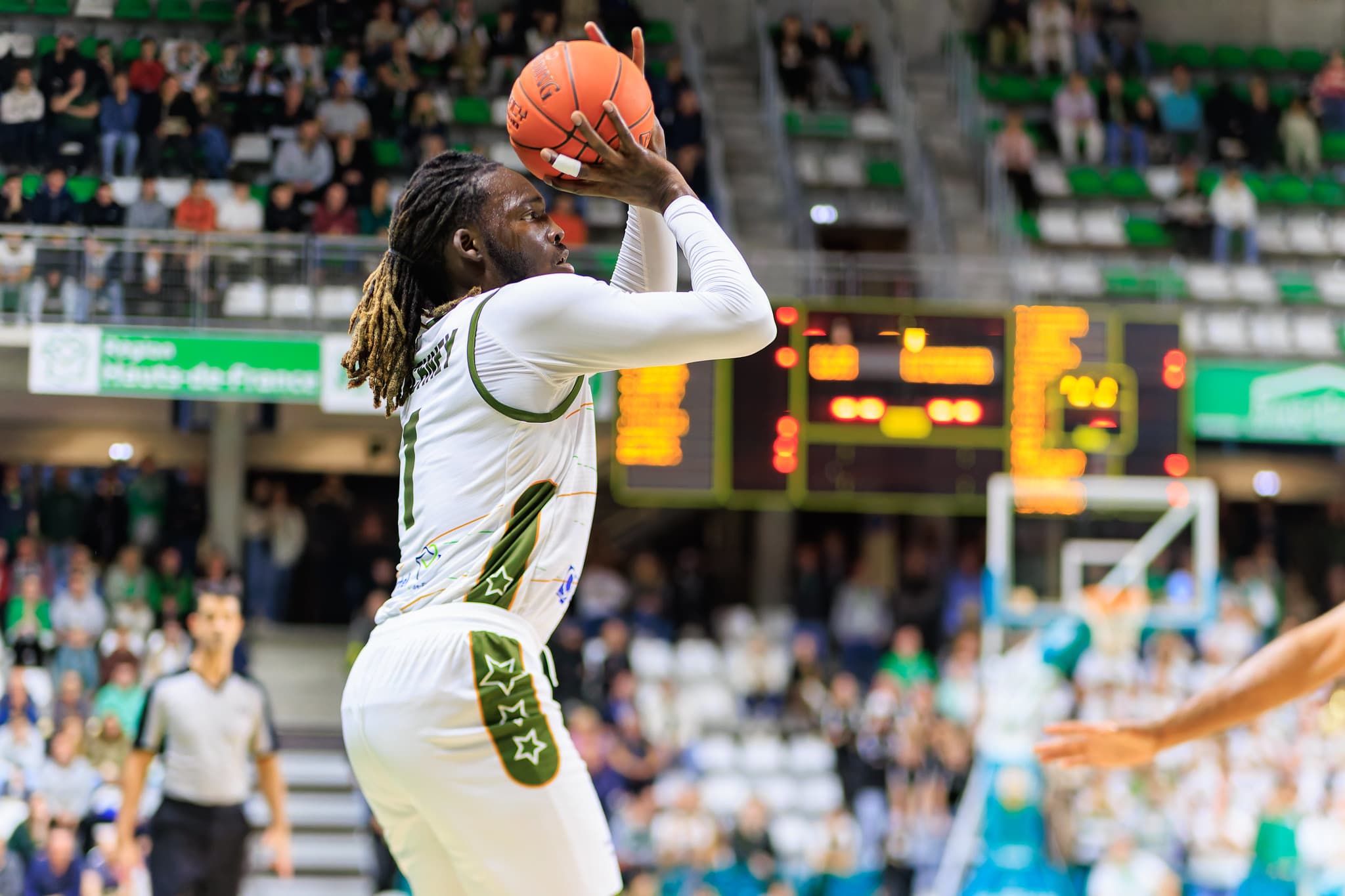 Au cœur d’un imbroglio entre les deux clubs en juin, DeAndre Pinckney quitte Le Portel pour l’Hapoël Haifa