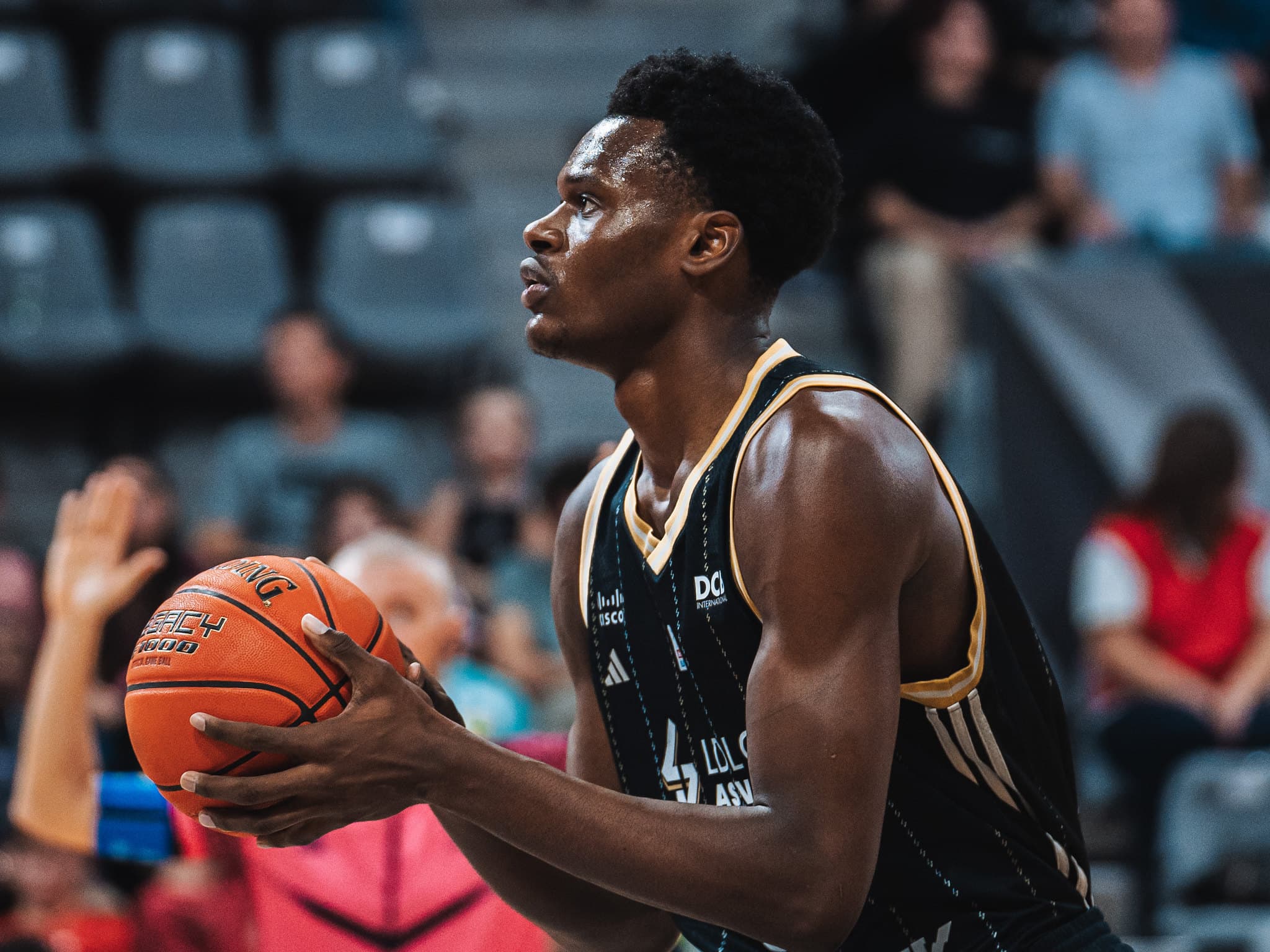 Le grand écart de Paul Mbiya (ASVEL) : d’une première en EuroLeague à Barcelone à un match Espoirs à Saint-Quentin en 21 heures !