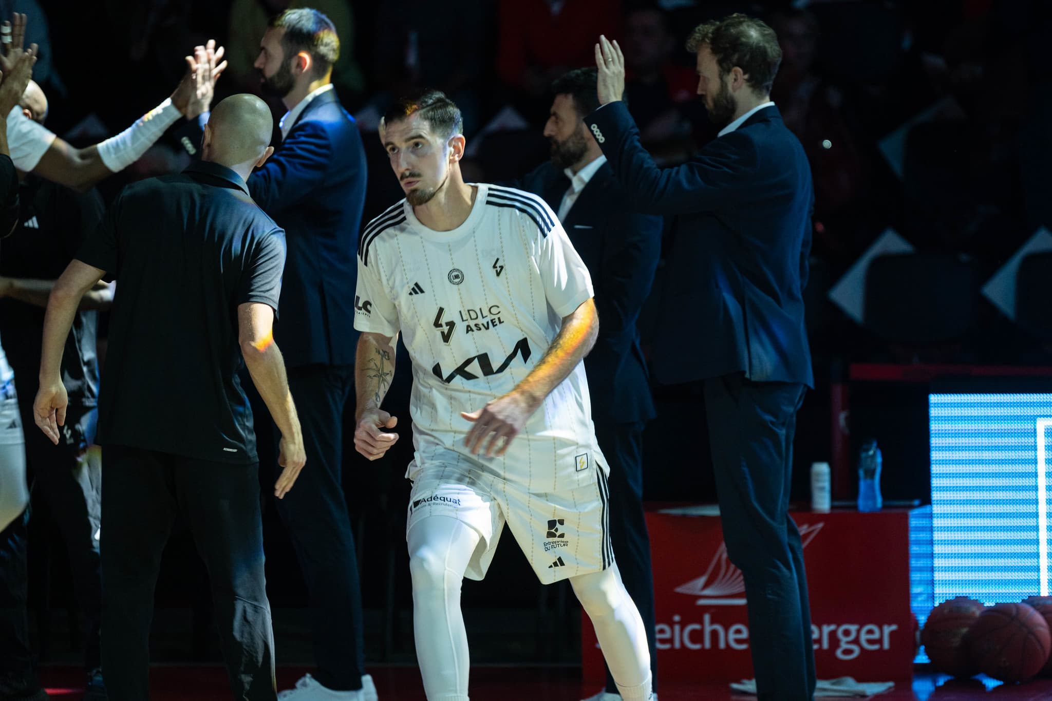 Nando de Colo disponible pour le déplacement à Belgrade ce mardi, Tarik Black incertain