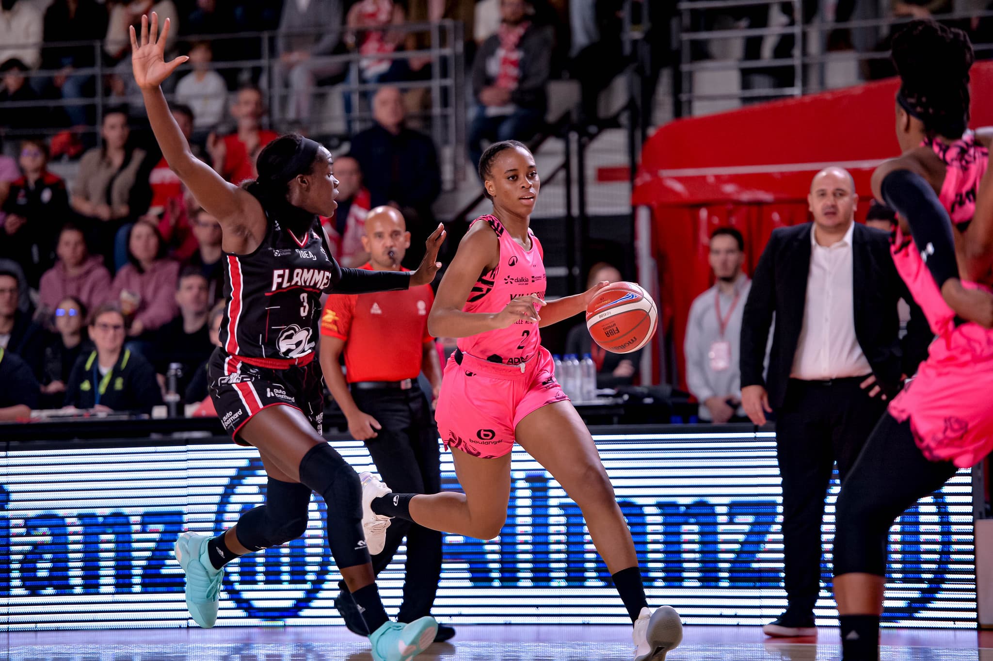 Marie-Paule Foppossi en partance pour Bourges