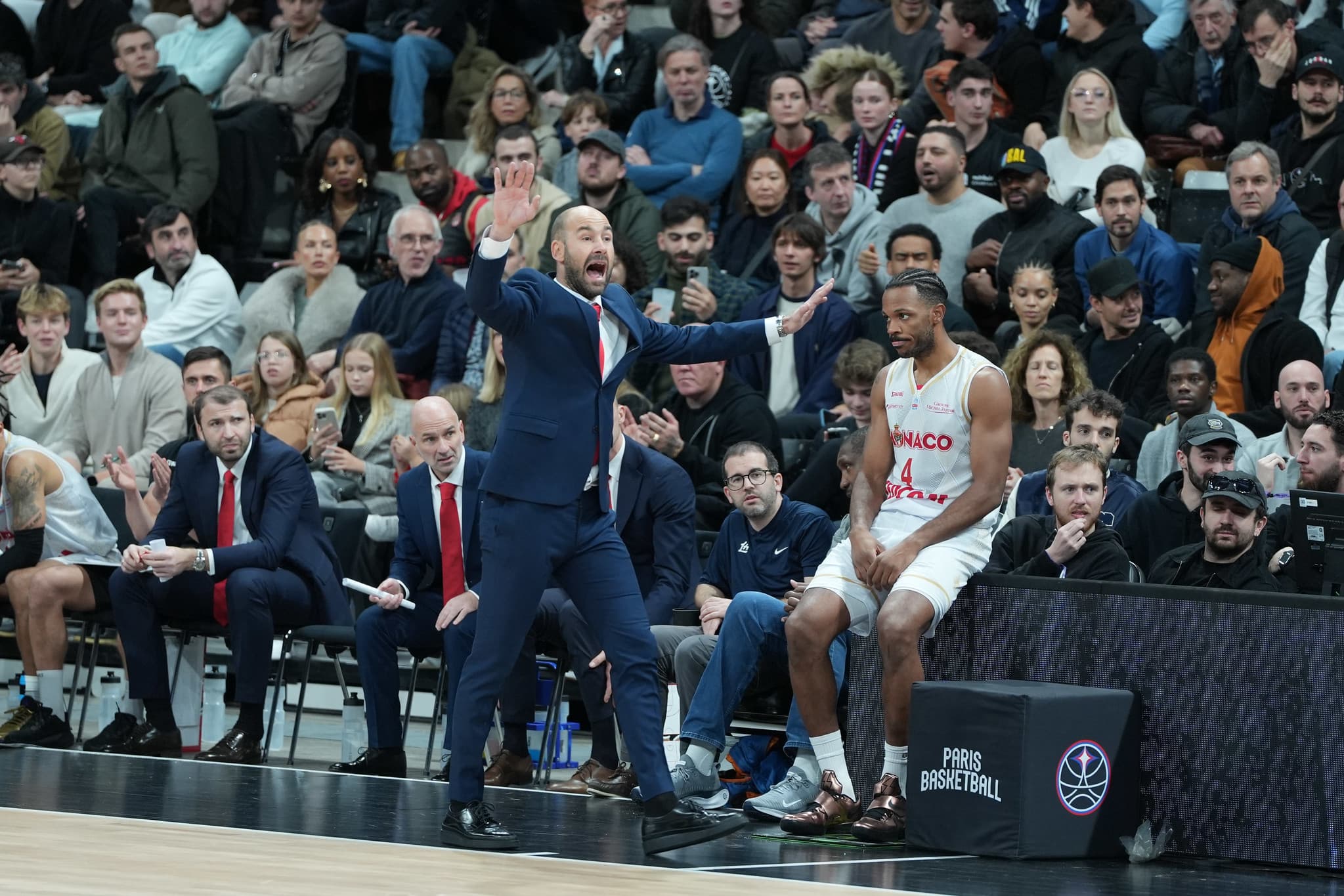 Mike James n’échappe pas aux remontrances de Vassilis Spanoulis : « Il doit contribuer d’une autre manière »