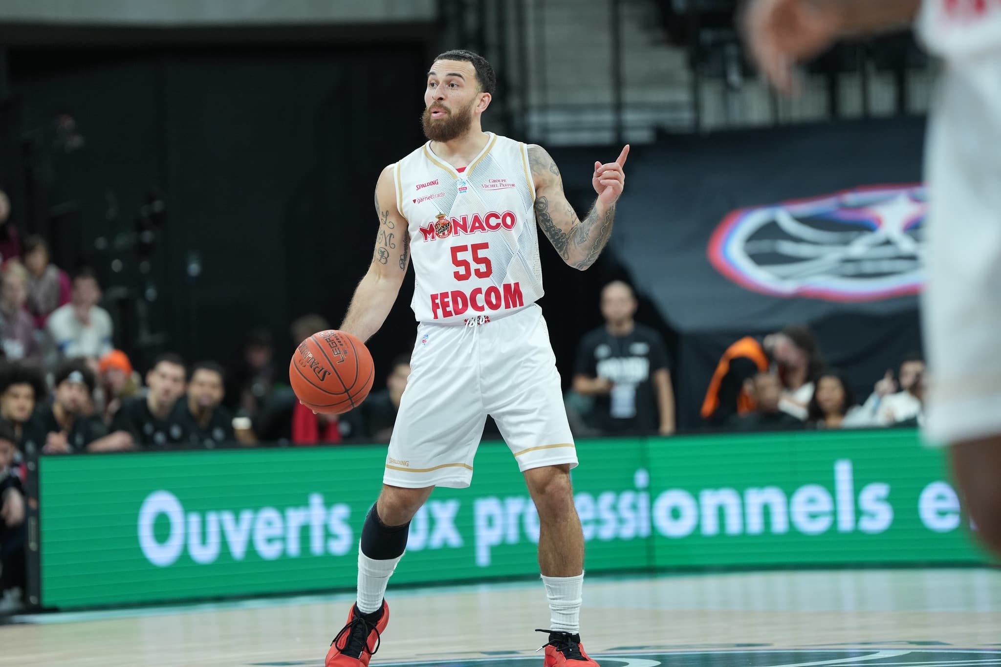 La FFBB inflige une très lourde amende à l’AS Monaco et sanctionne également Mike James !
