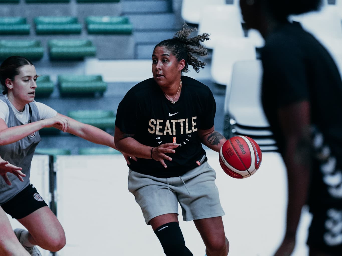 Kaleena Mosqueda-Lewis reprend du service : Toulouse sort l’ex-championne WNBA de sa retraite !