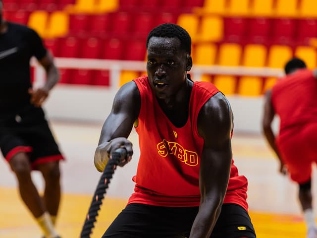 Deng Geu, adversaire de Saint-Vallier 24 heures après avoir été libéré par… Saint-Vallier