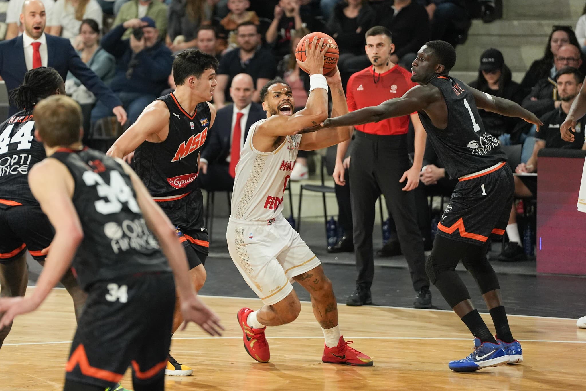 Après sa déception européenne, Monaco s’évite une belle frayeur contre sa bête noire, Le Mans