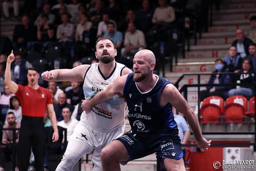 Nemanja Kovanusic blessé : l’Étoile Charleville cherche un remplaçant médical