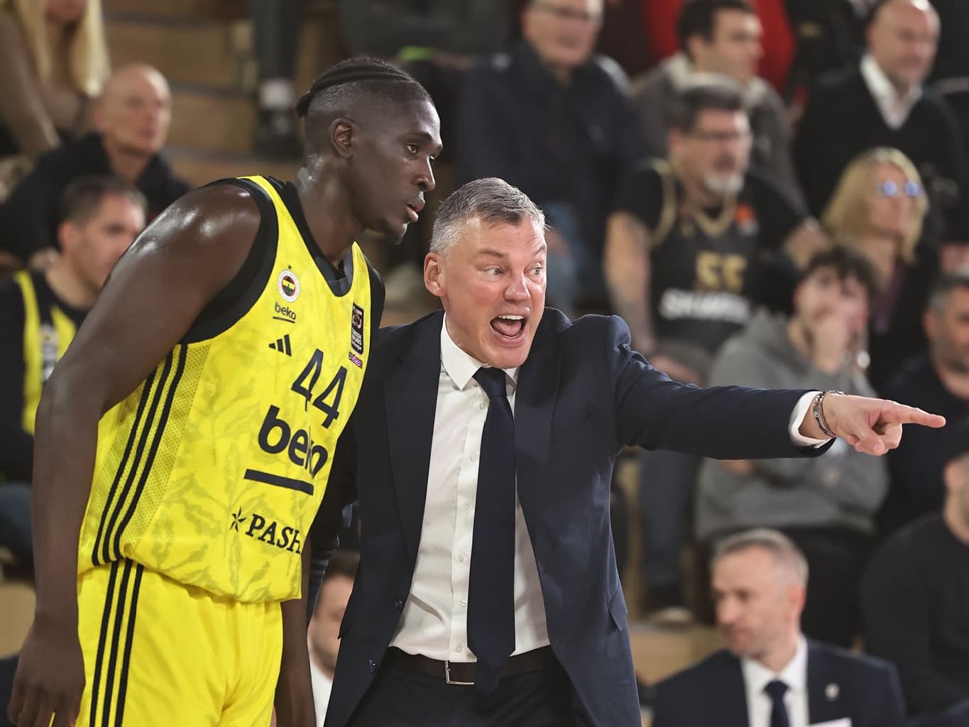 Tiago Splitter seulement troisième à l’élection du coach de l’année, Sarunas Jasikevicius consacré