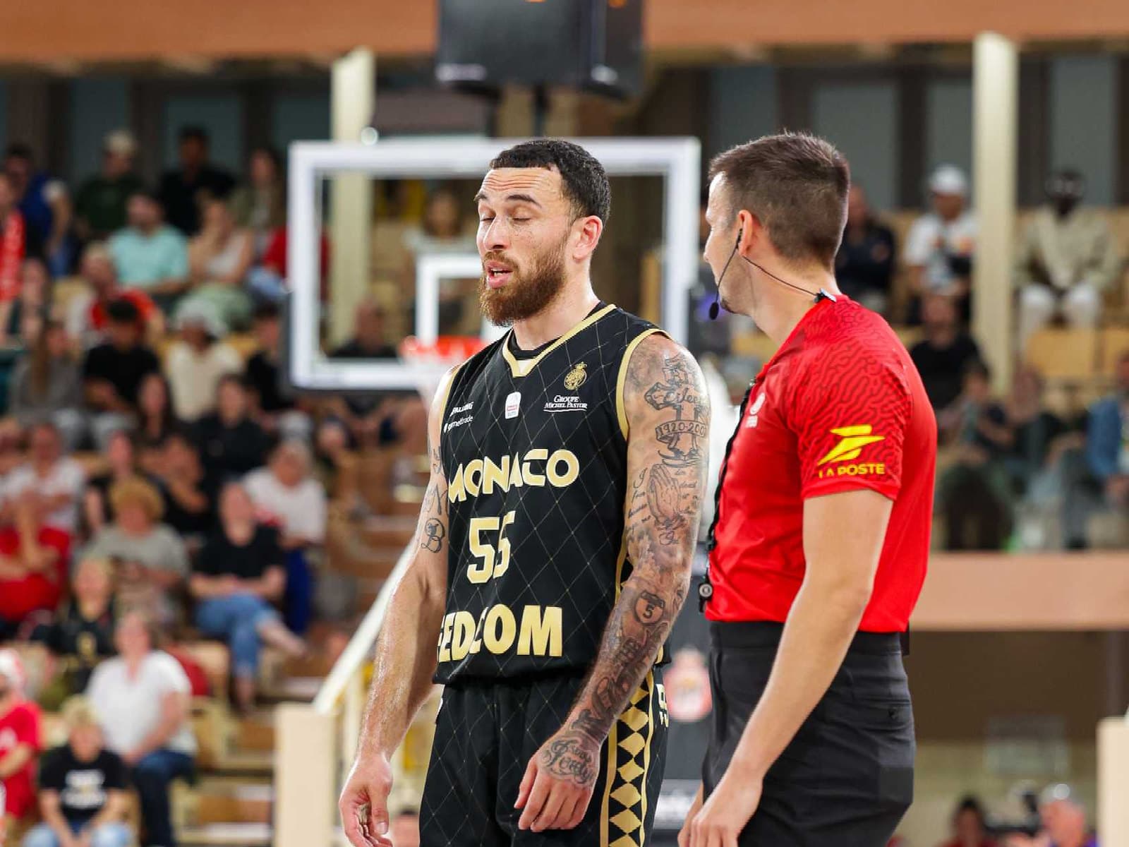 À peine exclu, le tweet assassin de Mike James sur l’arbitre Maxime Boubert