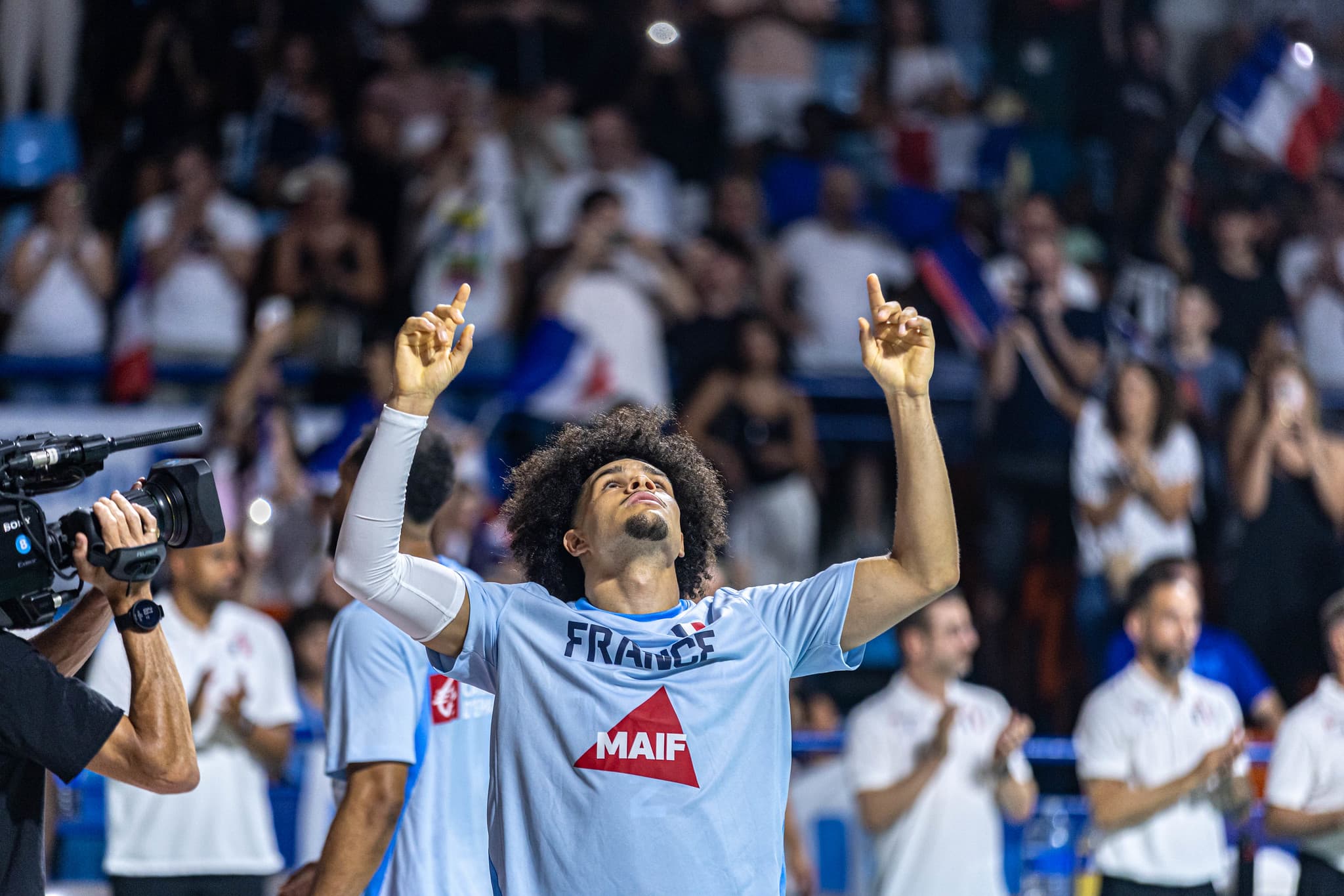 « Je veux montrer que le remplacement est un bon choix du coach » – Nadir Hifi sur son retour en Bleu pour l’EuroBasket