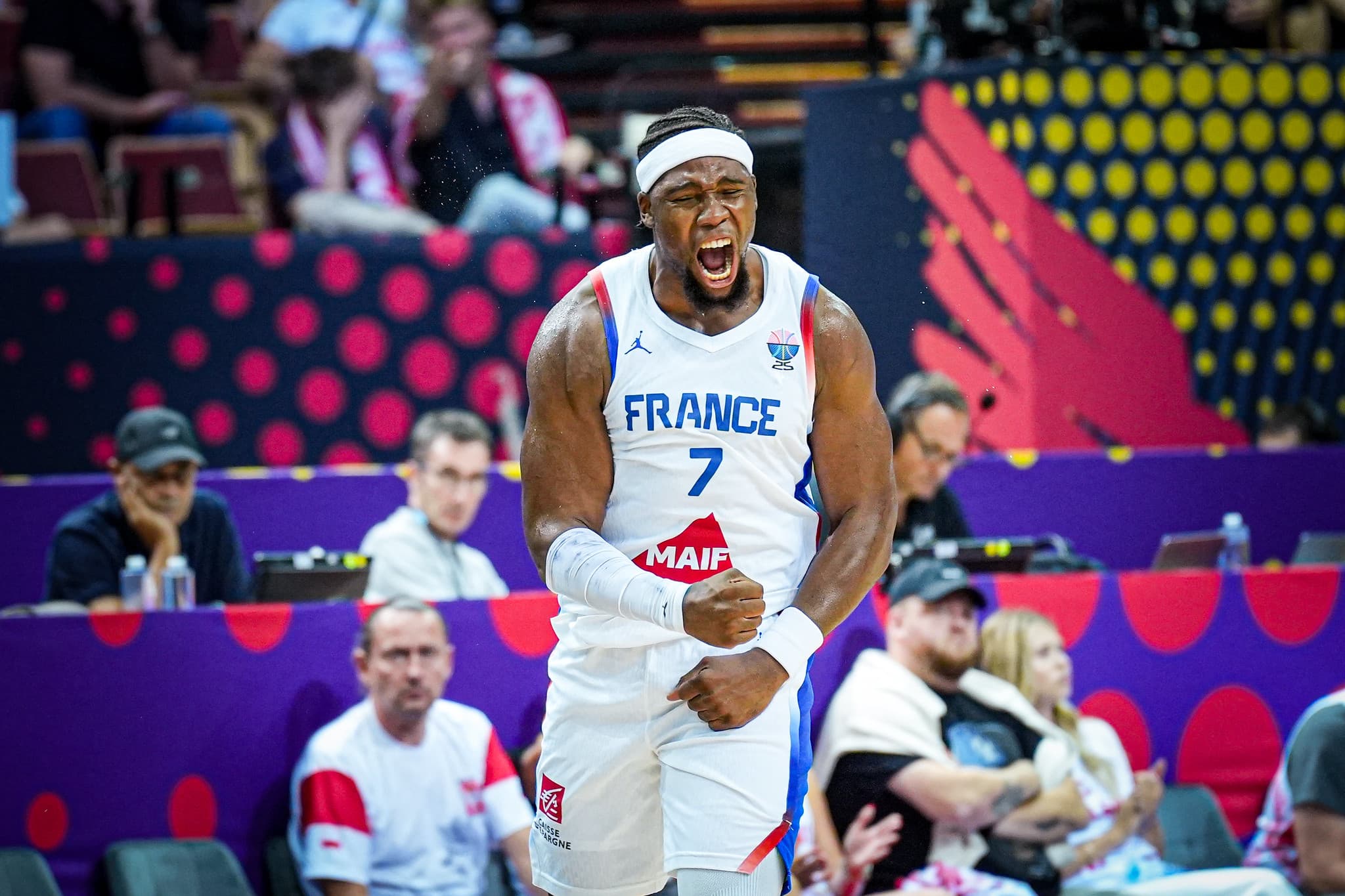 Un Guerschon Yabusele record (36 points) porte les Bleus vers la rédemption !