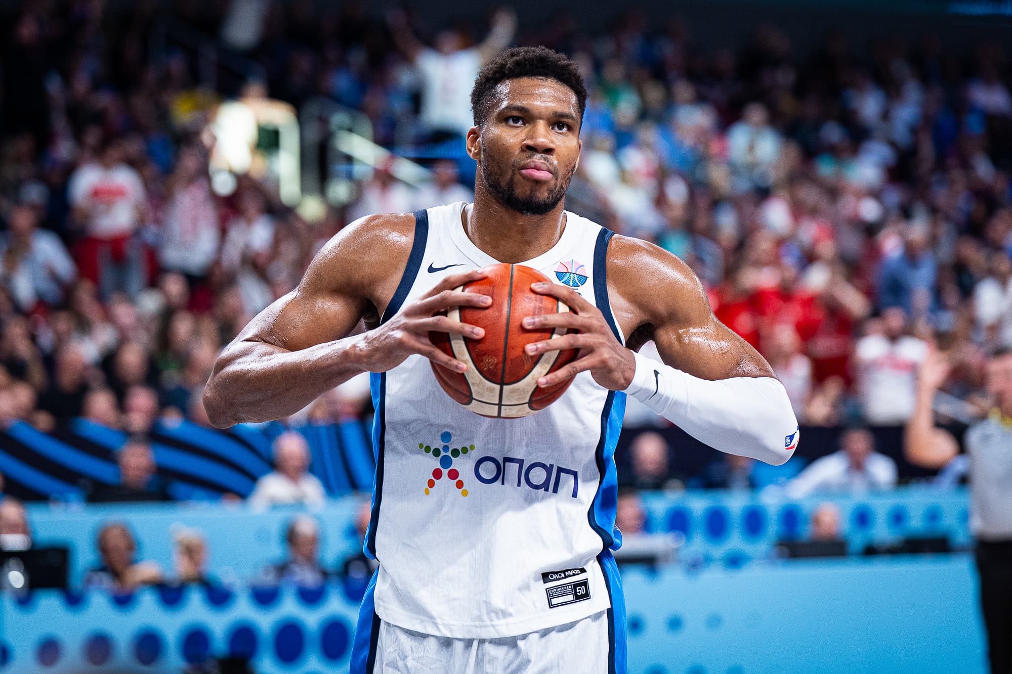 Giannis Antetokounmpo ouvre la porte à une signature en Europe !