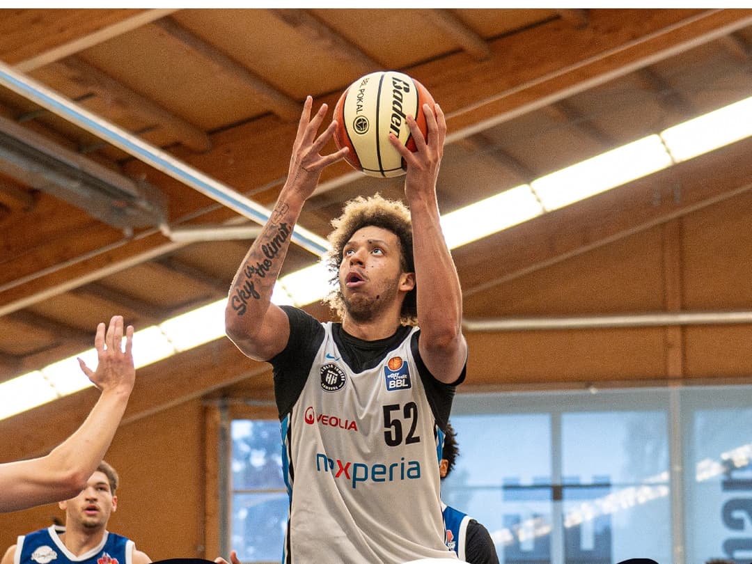 Sous les yeux d’une légende, Zacharie Perrin confirme son flamboyant début de saison : premier double-double depuis 18 mois