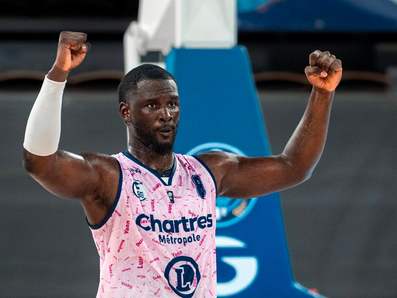 Babacar Niasse explose son record en carrière