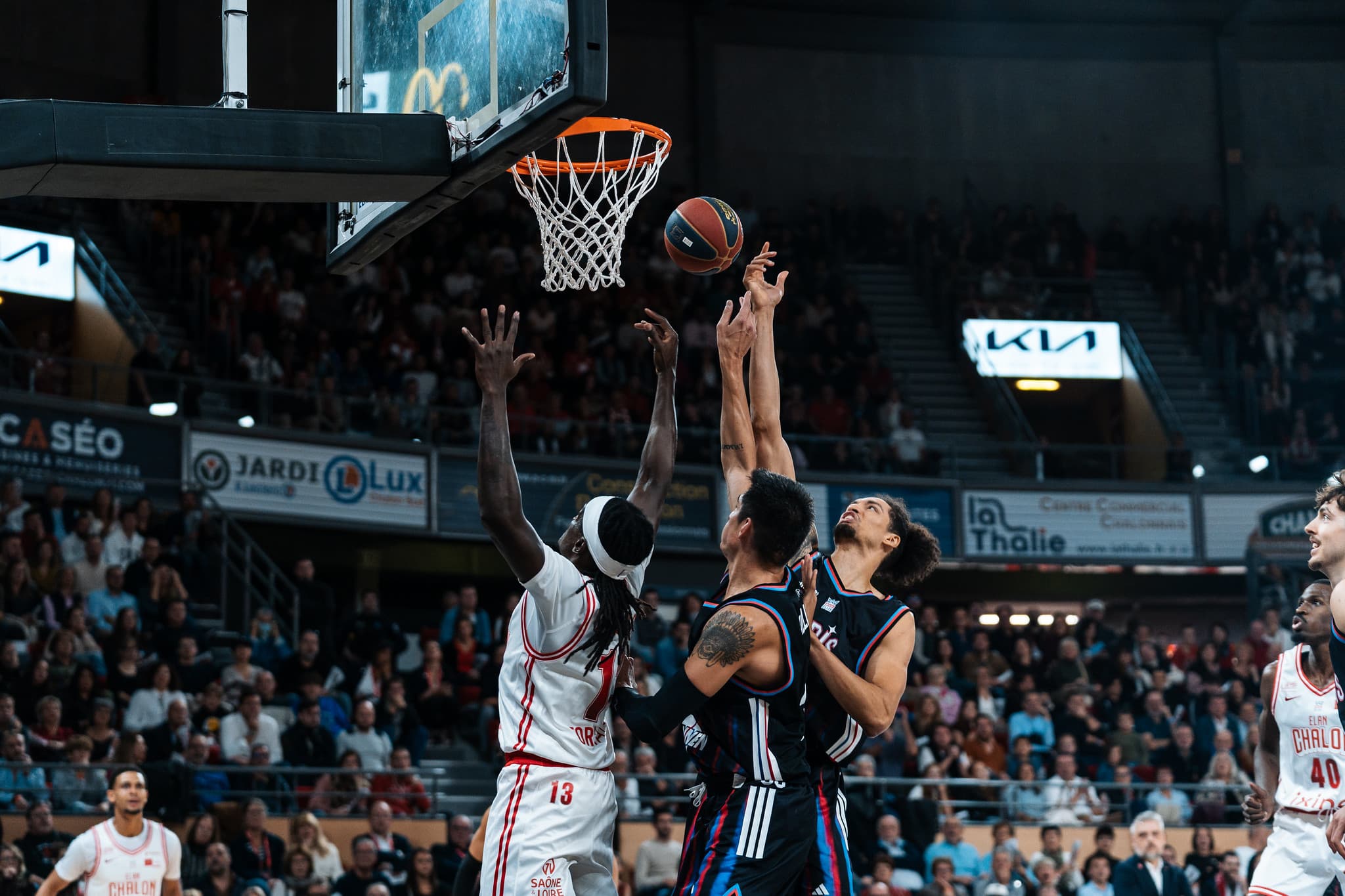« Des bonhommes qui nous ont expliqué le très haut niveau » : l’Élan Chalon face à la dure réalité du Paris Basketball (-40).