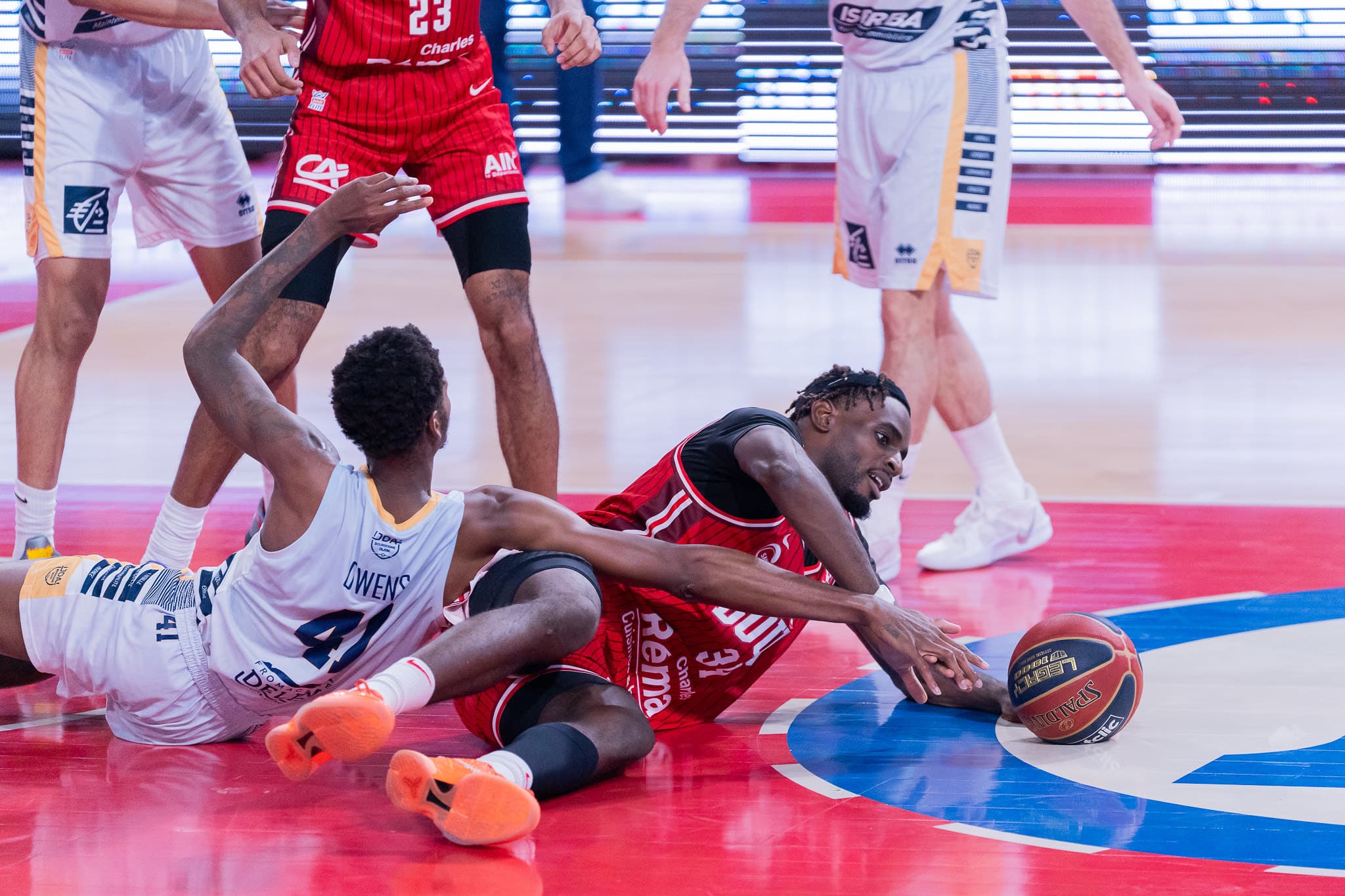 Kevin Kokila veut désormais s’imposer parmi « les meilleurs intérieurs de Betclic ELITE »