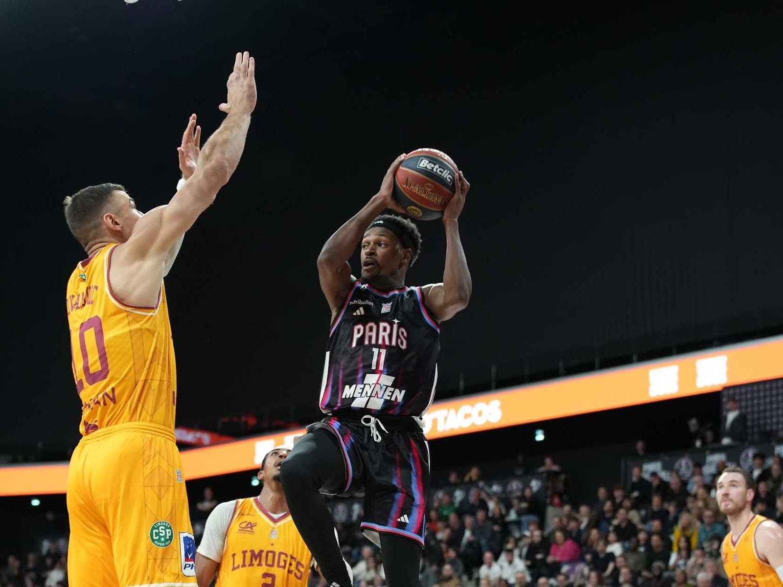 Malgré 115 points encaissés, Limoges quitte Paris avec les honneurs