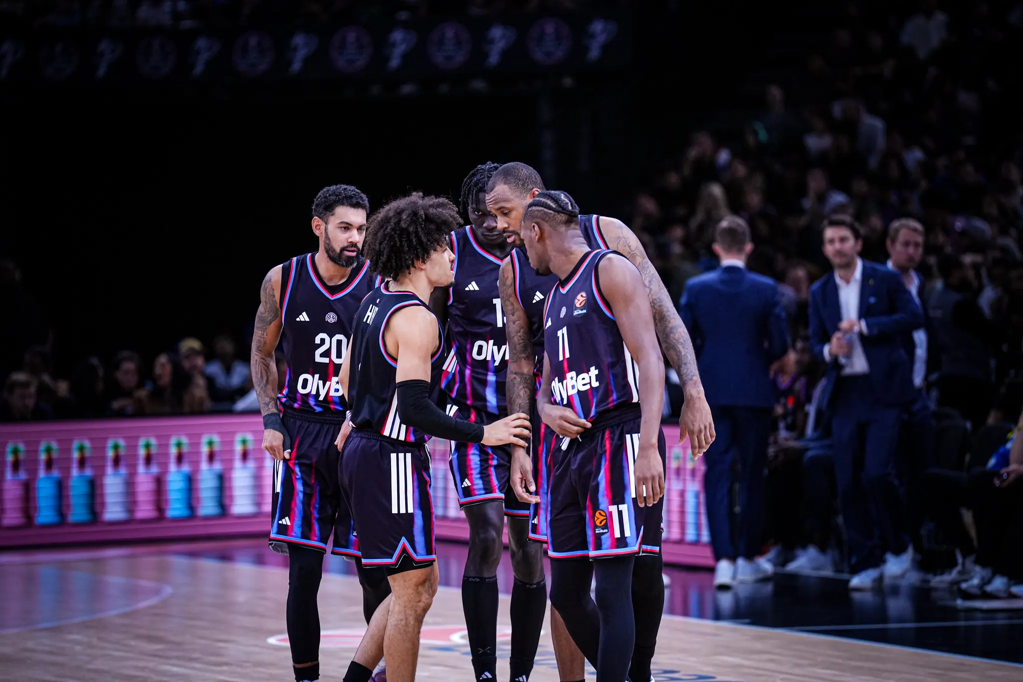 Nadir Hifi : « Il y a des choses à changer, chacun doit se regarder dans la glace ! »