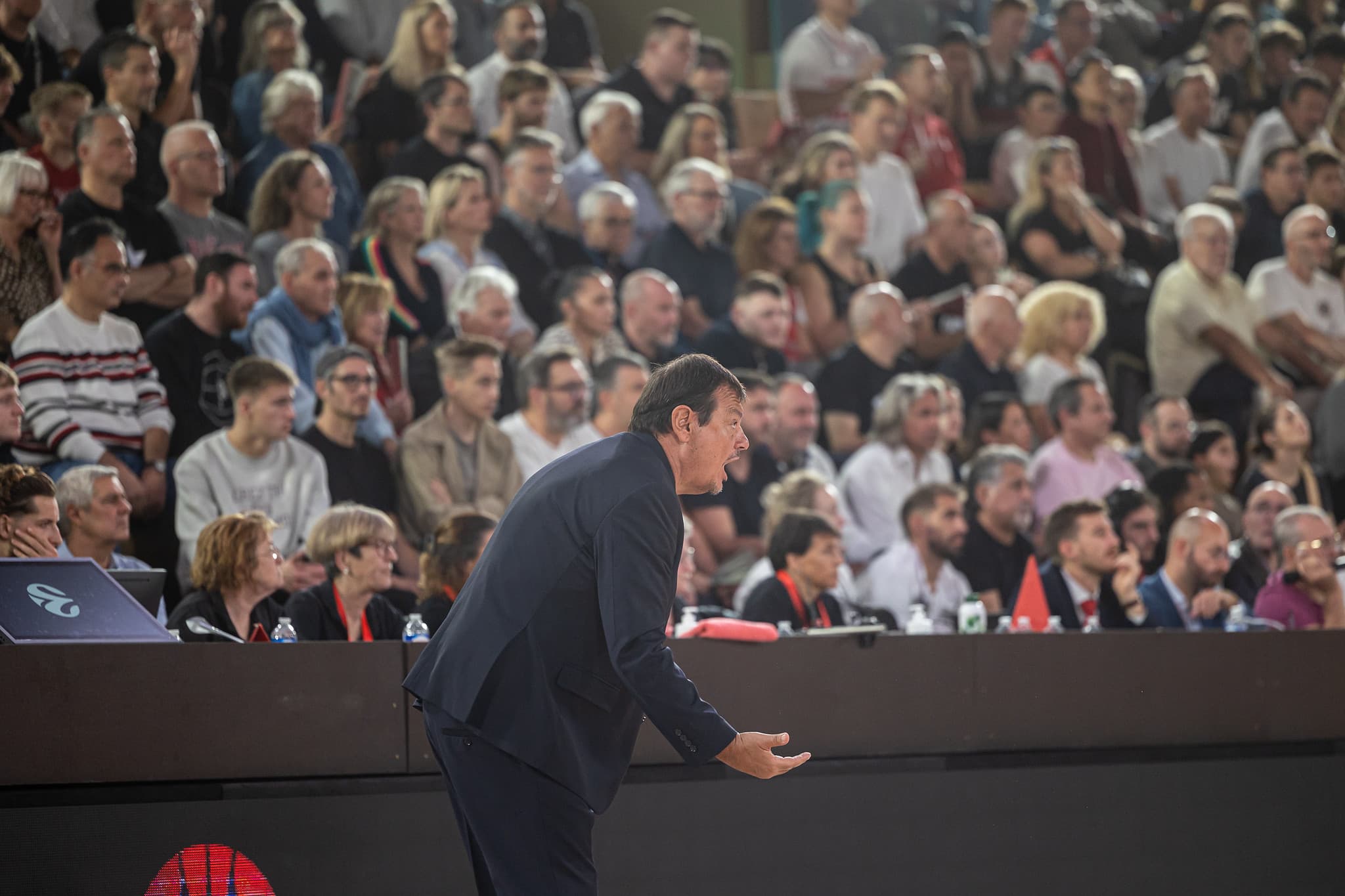 Ergin Ataman confirmé au Panathinaïkos malgré la crise