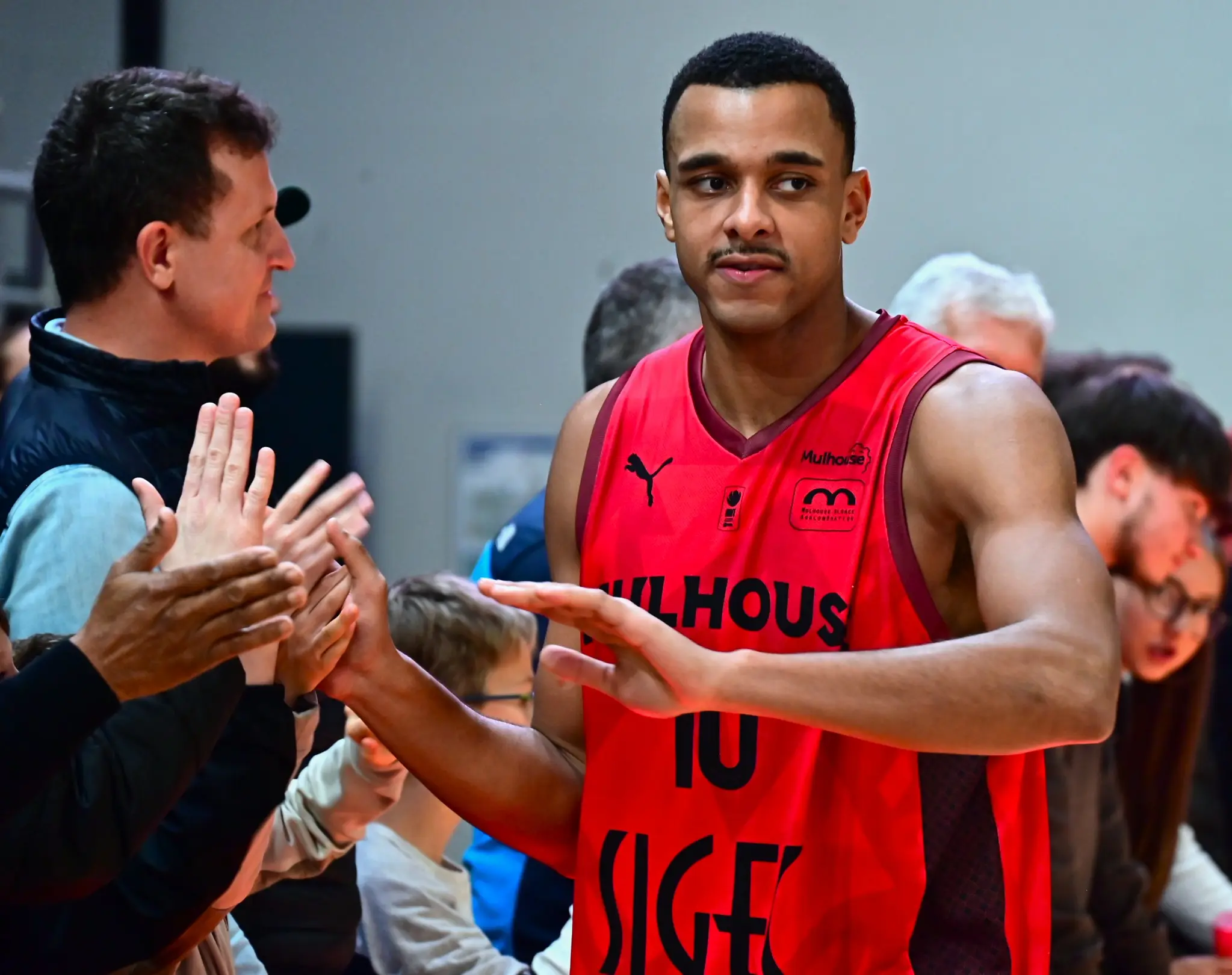 Après « un épisode profondément choquant », Tim Eboh s’est éloigné des terrains : « Je me bats chaque jour pour me reconstruire »