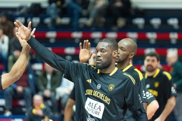Un Daniel Oladapo record porte La Rochelle face à l’Élan Béarnais