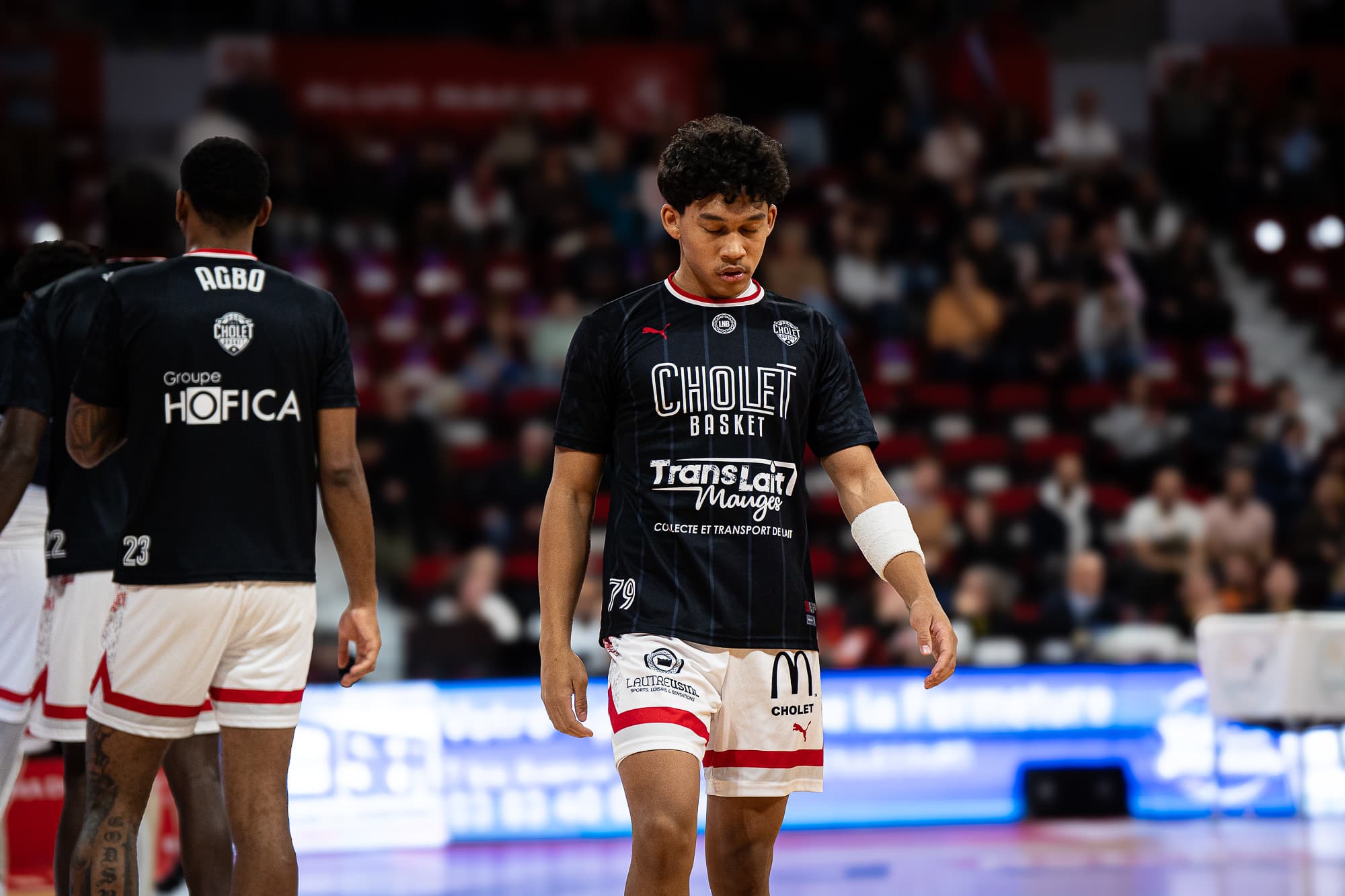 Aaron Towo-Nansi signe pro à Cholet Basket : le phénomène de 17 ans s’inscrit dans la durée
