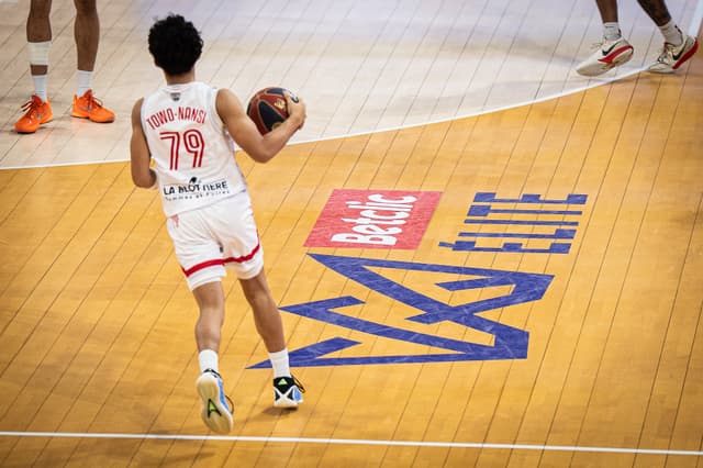 Aaron Towo-Nansi a signé son premier contrat professionnel : il sera le deuxième meneur de Cholet Basket