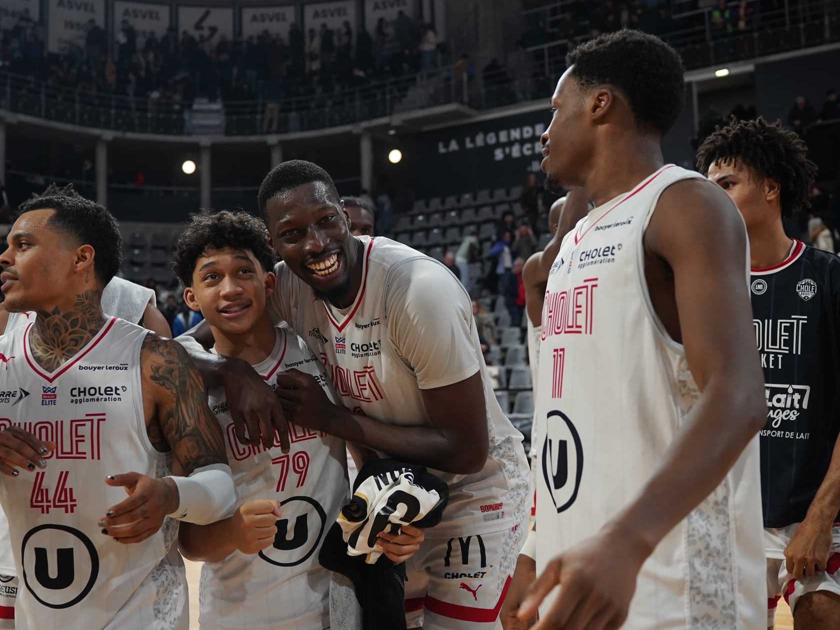 Avec un énorme duo Ayayi – Towo-Nansi, Cholet Basket frappe un grand coup à l’Astroballe !