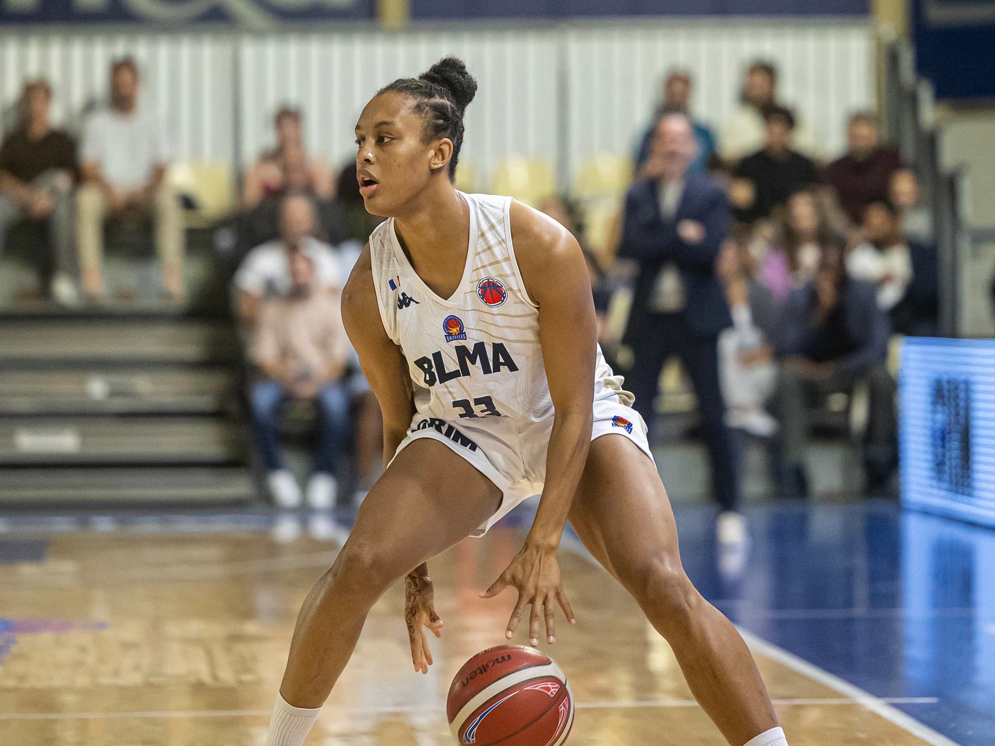 Nell Angloma plante 31 points à 19 ans, Villeneuve-d’Ascq s’offre le scalp du champion, Bourges renverse Charnay