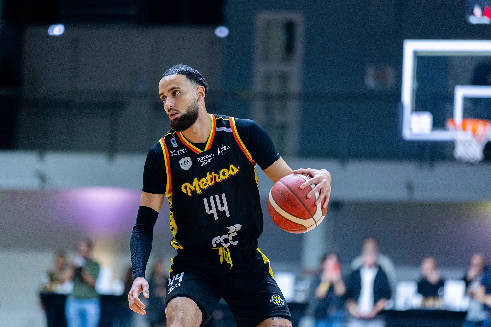 Fos s’arrache et le show Jayson Tchicamboud illumine Levallois