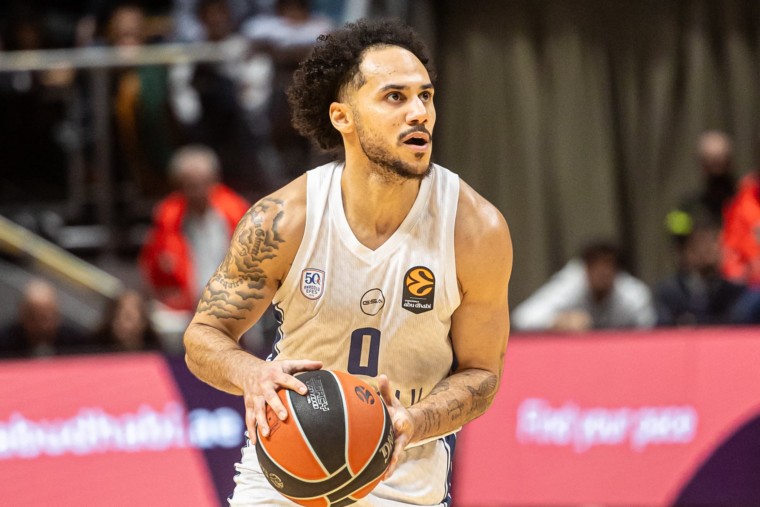Remplacé par Strazel, successeur de De Colo : la légende Shane Larkin quitte l’Anadolu Efes pour le voisin !