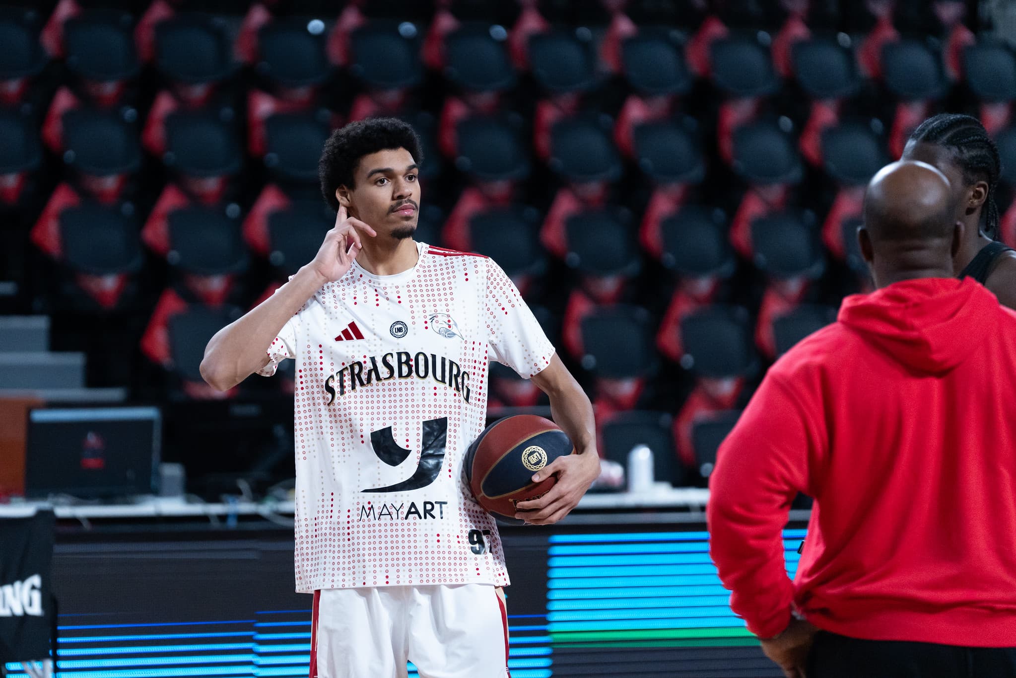 Au lendemain de son plus gros temps de jeu en pro, Oscar Wembanyama inscrit son premier double-double en Espoirs