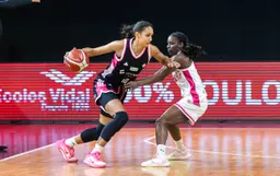 Cette saison avec l'ASVEL, Risacher tourne à 5,9 points, 3,4 rebonds et 3,1 passes de moyenne. Crédit photo : Guillaume Poumarede.