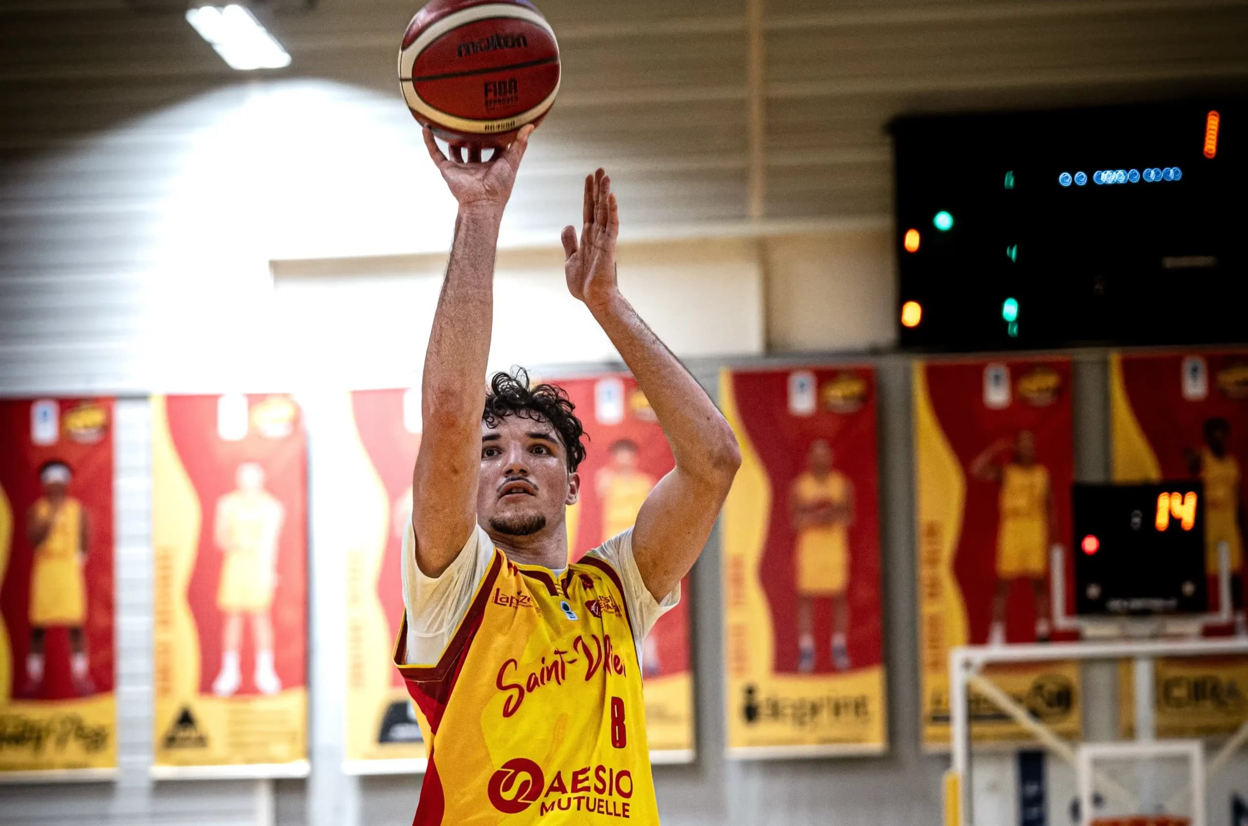 Après avoir été oublié sur une aire d’autoroute, Sasha Derradji plante le tir de la gagne