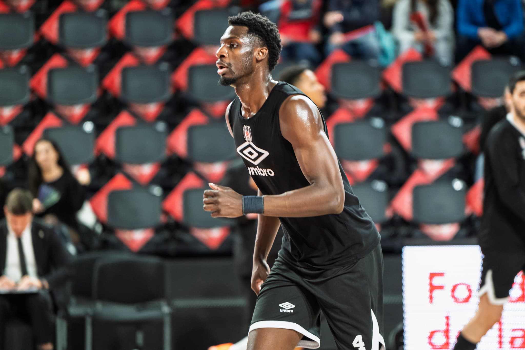 Ismaël Kamagate sort un gros double-double, et le Besiktas met la pression sur la JL Bourg pour la dernière journée d’EuroCup