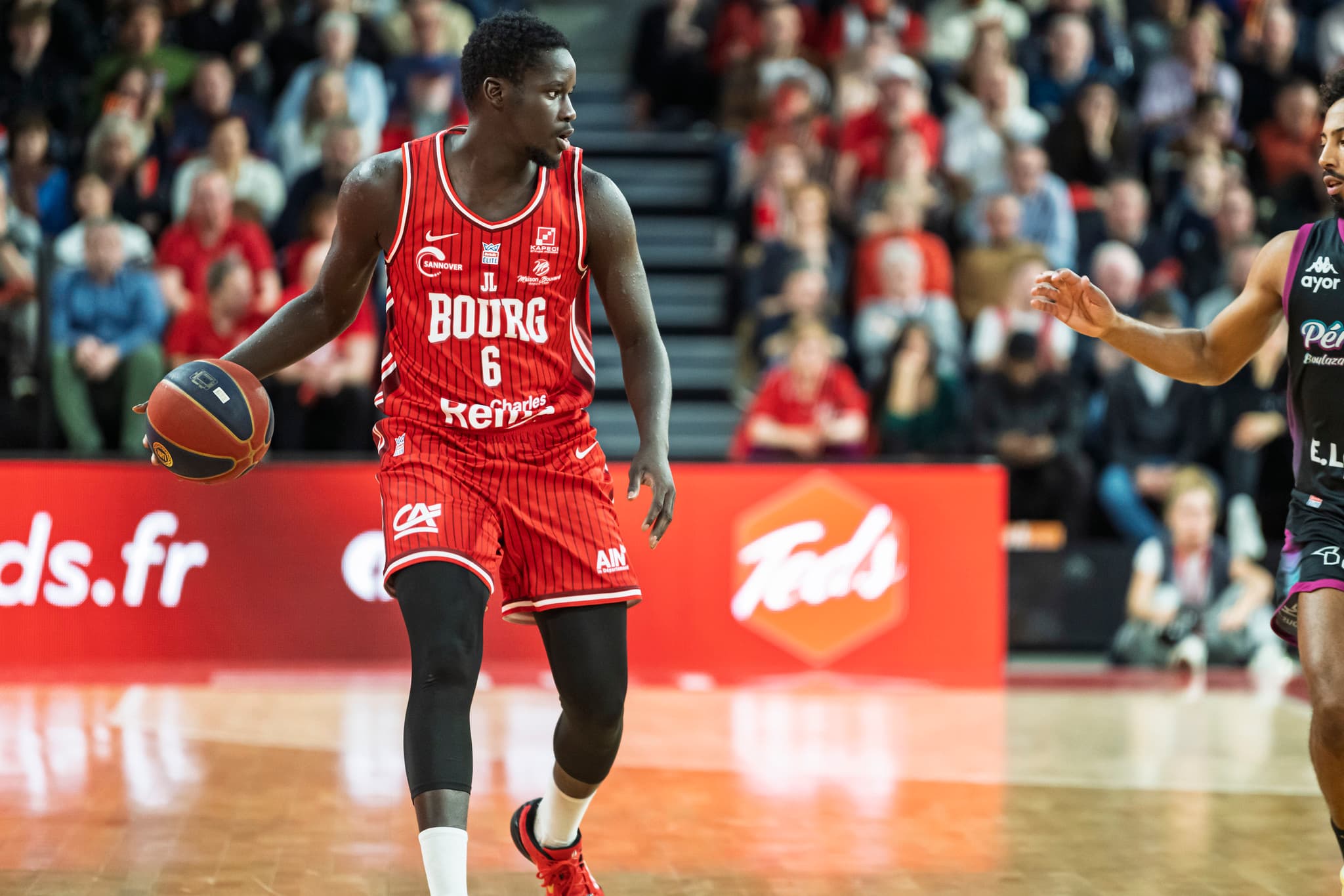 Un jeune intérieur français en remplace un autre chez un club phare du basket suisse