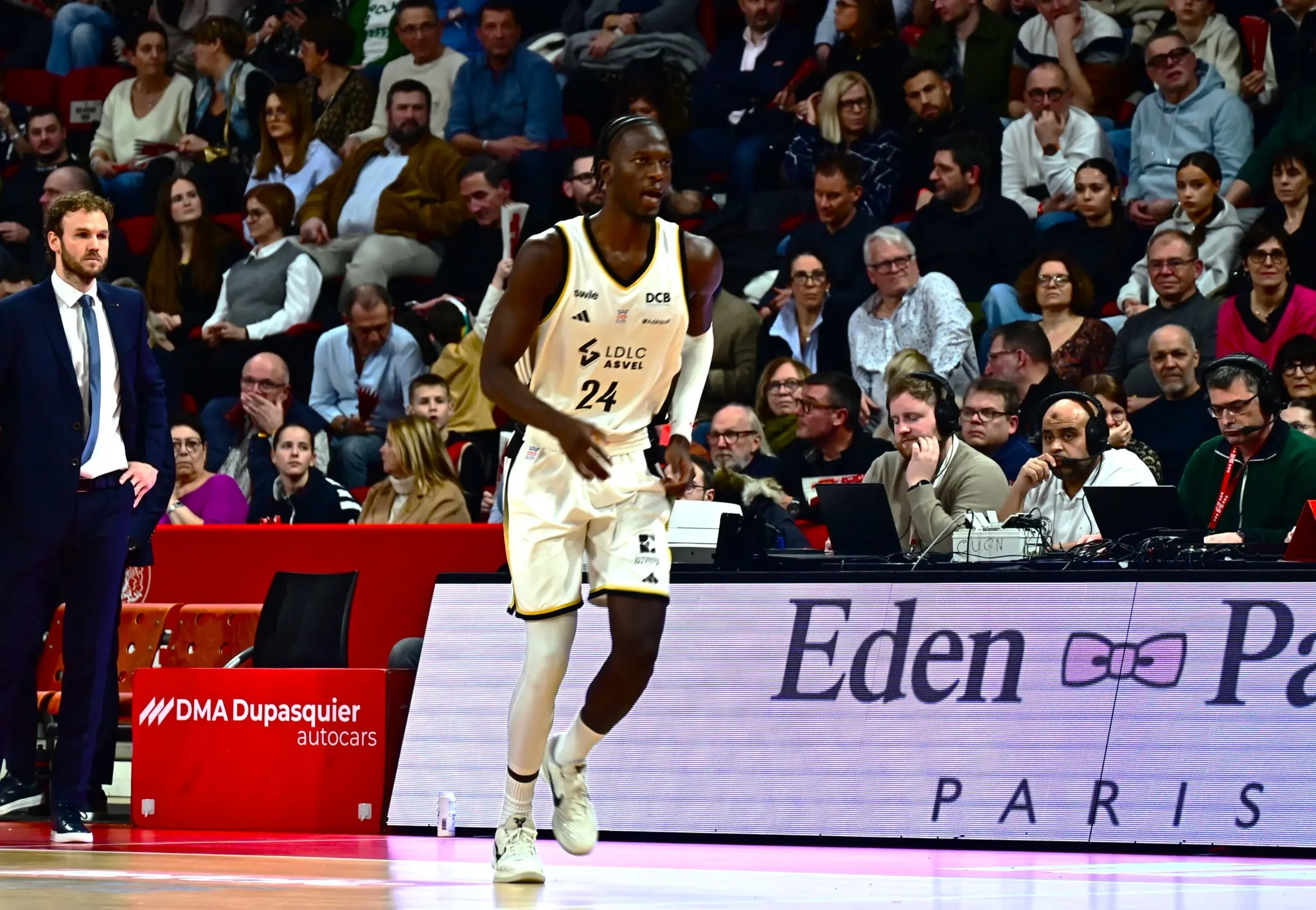 Coup dur pour l’ASVEL : Mbaye Ndiaye sur la touche pour un mois