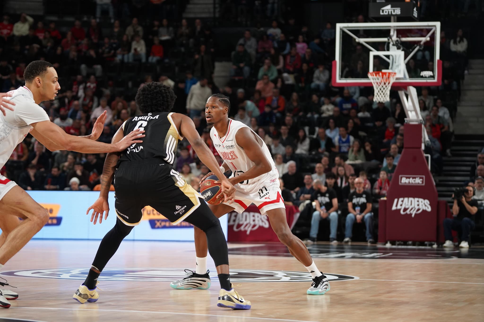 Cholet envoie l’ASVEL au match 3 : les Maugeois montrent les muscles à la Meilleraie pour rester en vie