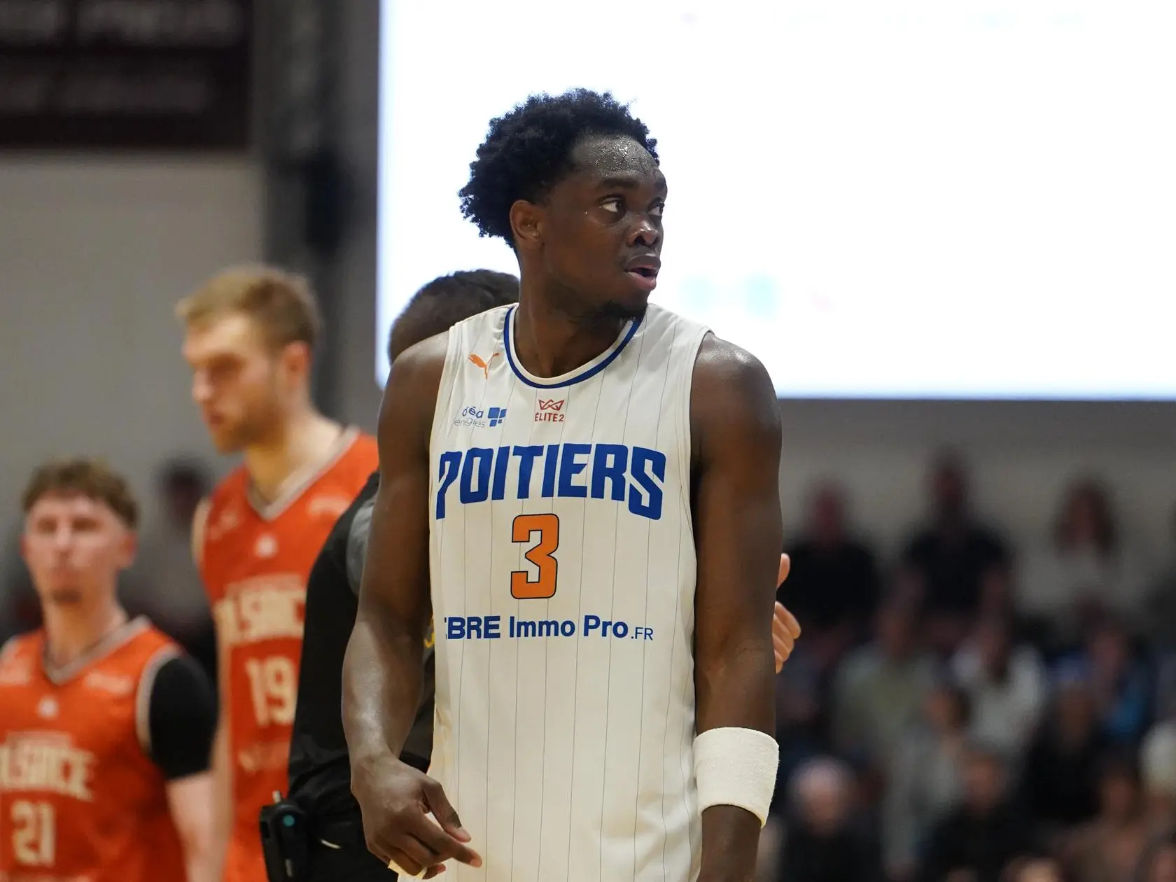 Marcus Gomis joue un vilain tour à l’ASA, Poitiers se rapproche des playoffs