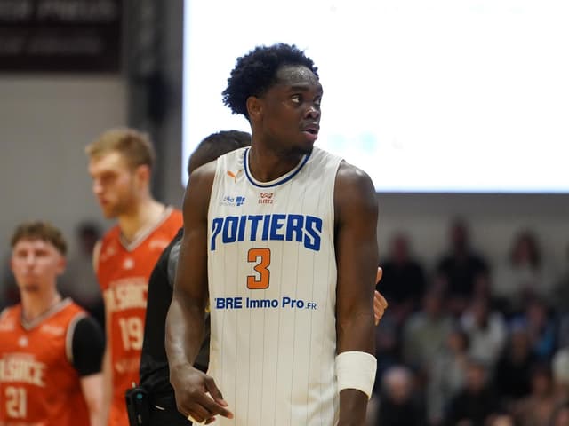 Marcus Gomis joue un vilain tour à l’ASA, Poitiers se rapproche des playoffs