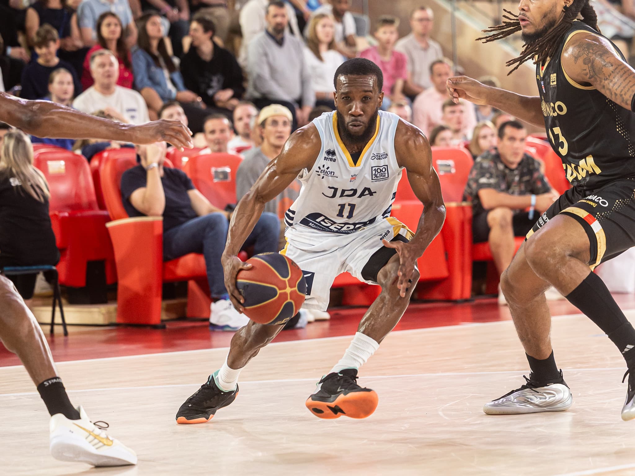 Toujours pas l’heure de la retraite pour David Holston, qui va prolonger un an avec la JDA Dijon !