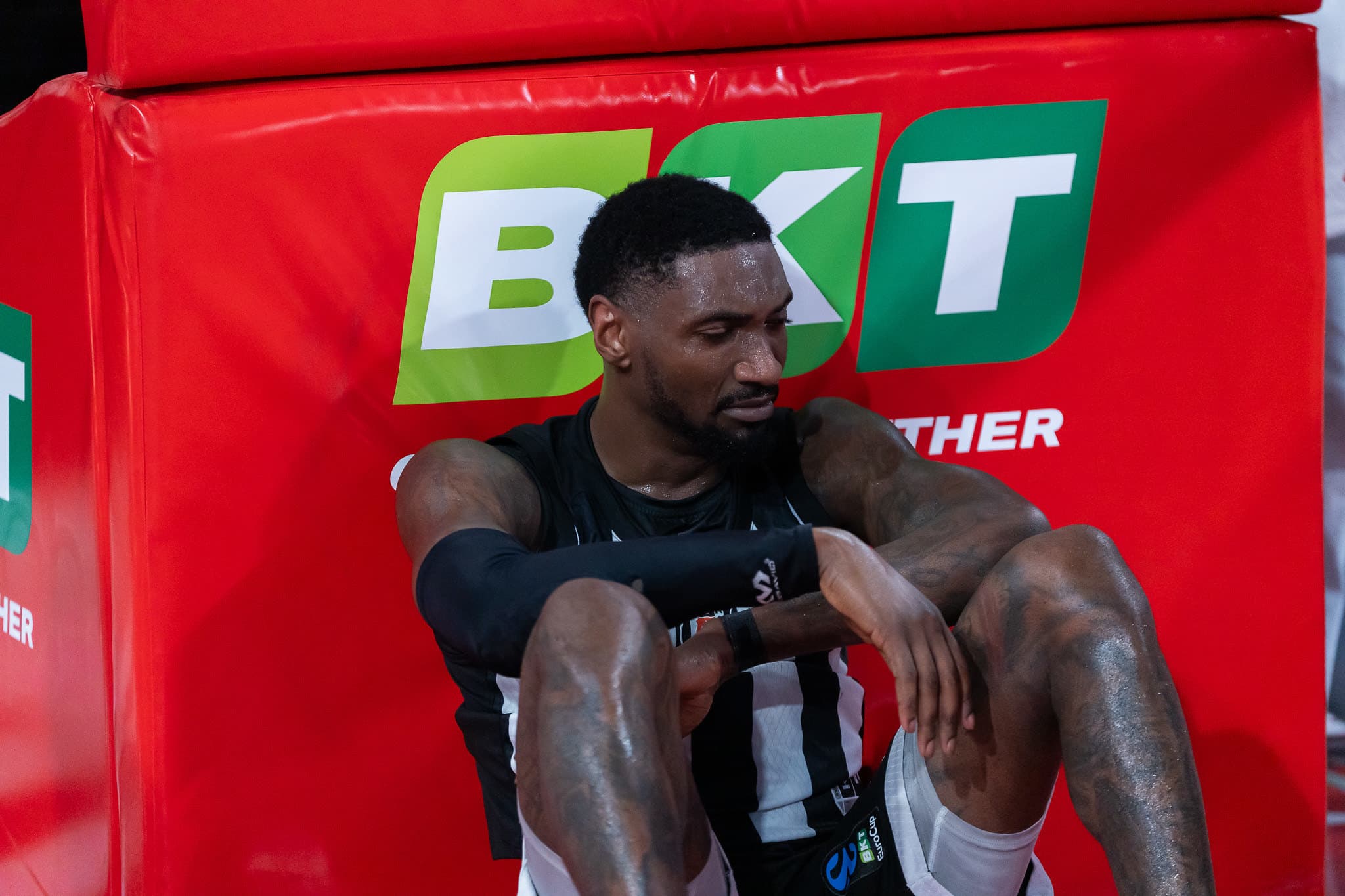 Jonah Mathews (Besiktas) victime d’une rupture du tendon d’Achille en pleine finale en Turquie