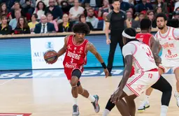 Assémian Moularé avec Bourg, contre l'Elan Chalon