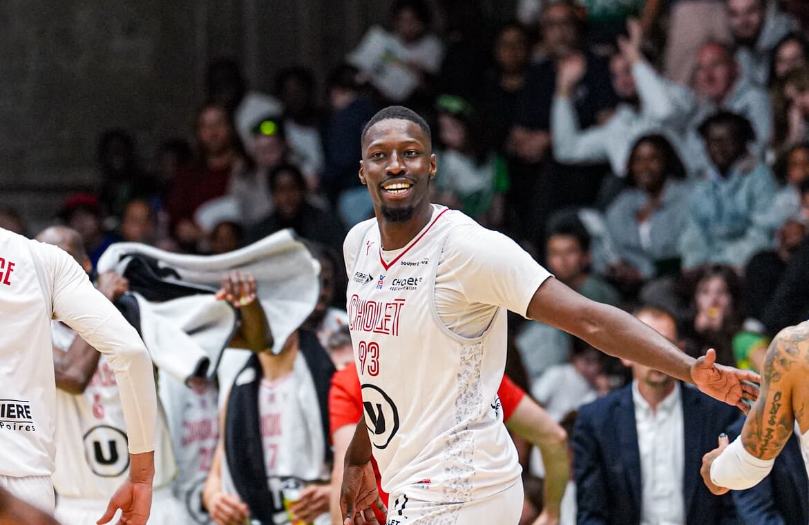 Plus de peur que de mal pour Mohamed Diarra, évacué sur civière : l'intérieur déjà de retour à l'entraînement