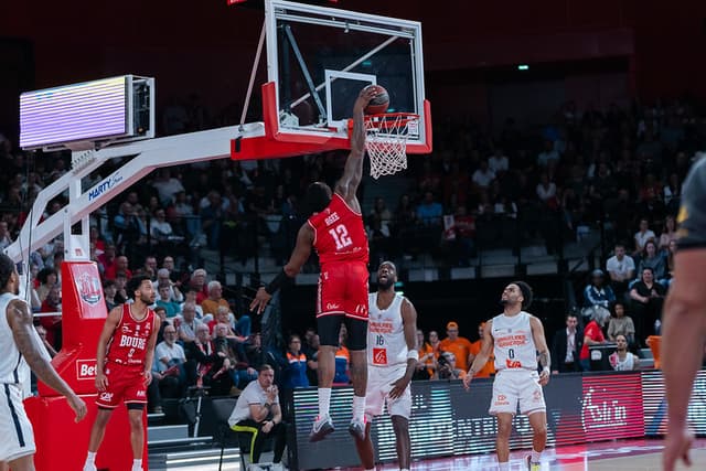 La JL Bourg renoue avec la victoire et Tajuan Agee se confie : « Une bonne façon de tourner la page et de se remettre en route »