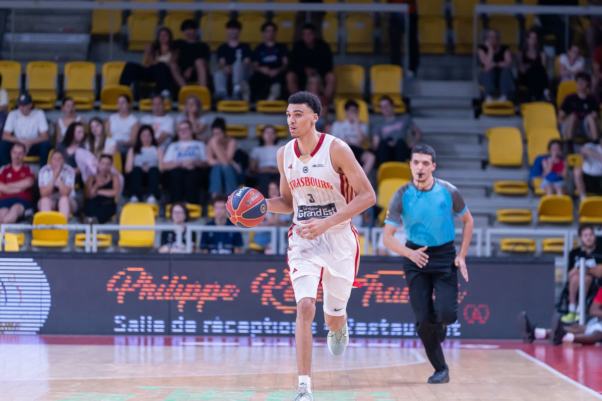 Oscar Wembanyama se confie sur son parcours dans le basket : « Les gens vous reconnaissent sans que vous n’ayez rien fait »