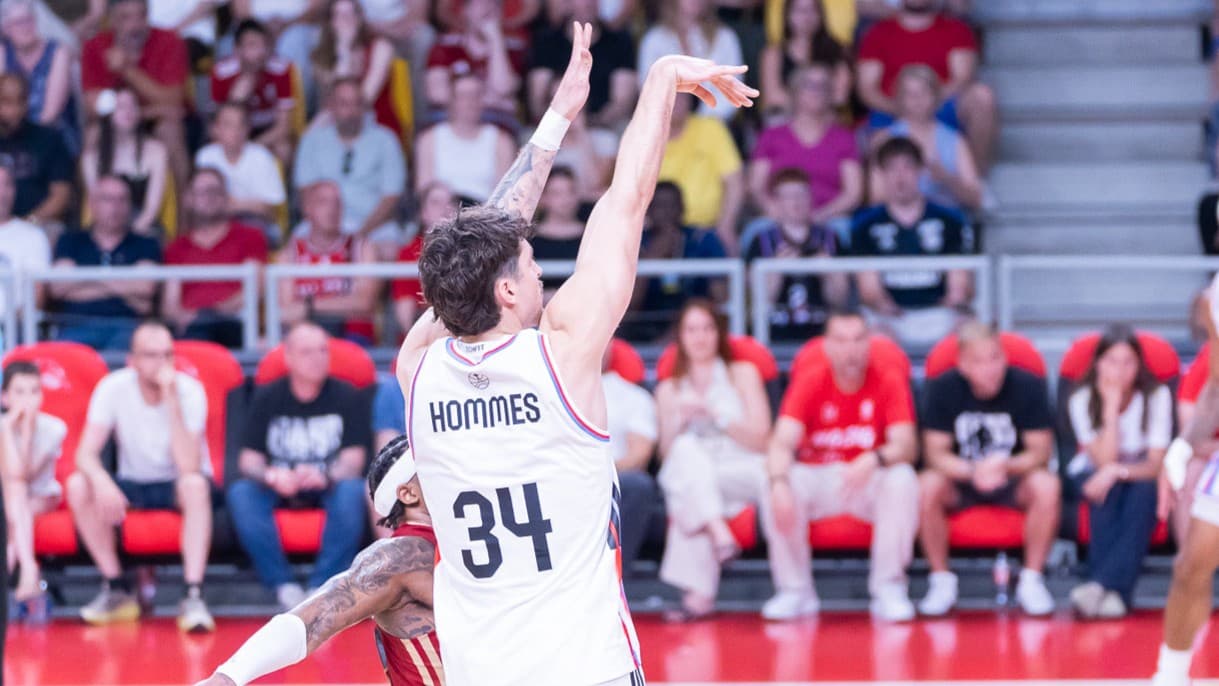 Le héros du Game 1 des finales de Betclic ELITE rempile au Paris Basketball