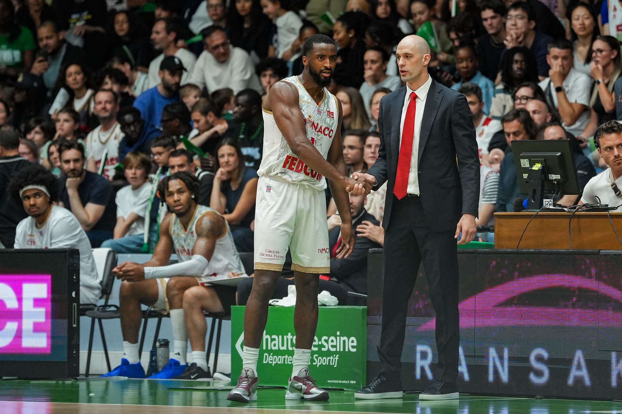 Monaco « a trouvé les moyens de résister » et reprend l’avantage du terrain à Paris