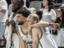 Cette saison en NM1, Thibault Desseignet a compilé 12,1 points, 2,4 rebonds et 5,5 passes de moyenne.